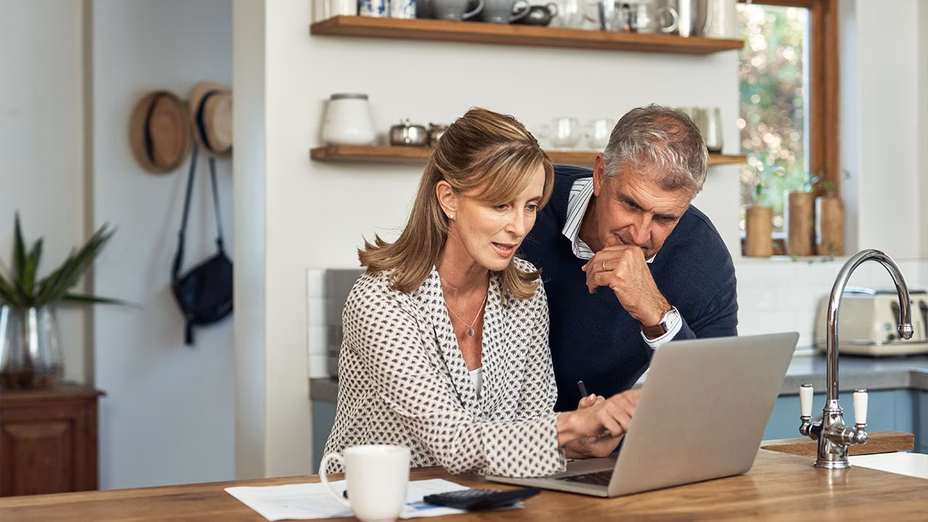 Melissa Cox advises retirees on customizing their financial strategies to manage mortgages and inflation while protecting long-term savings.