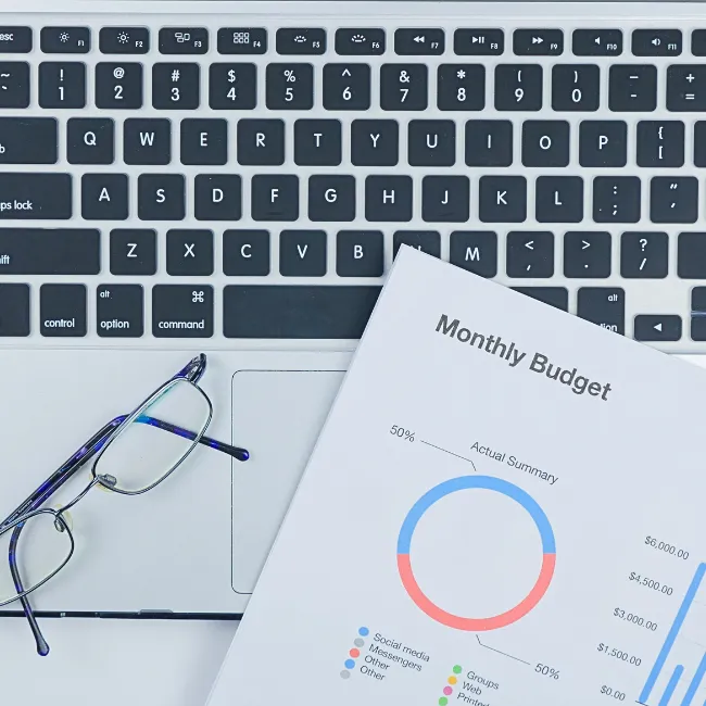 Checklist graphic: Budgeting hacks backed by science